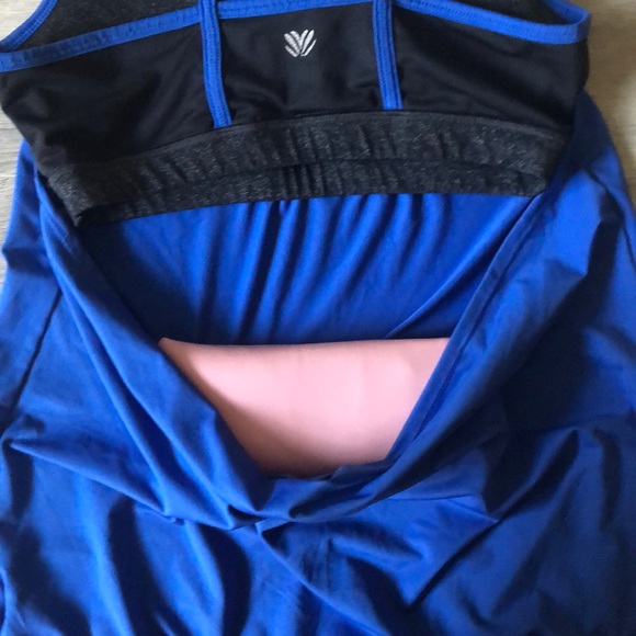 F21 Active Open-Back Top with Bra - Picture 4 of 4